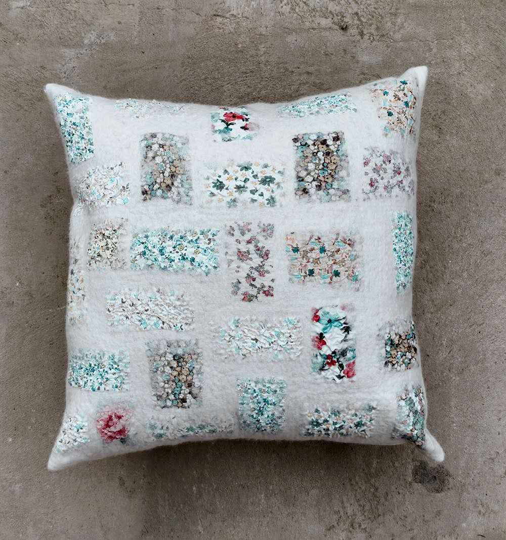 Oreiller en feutre de laine de couleur naturelle