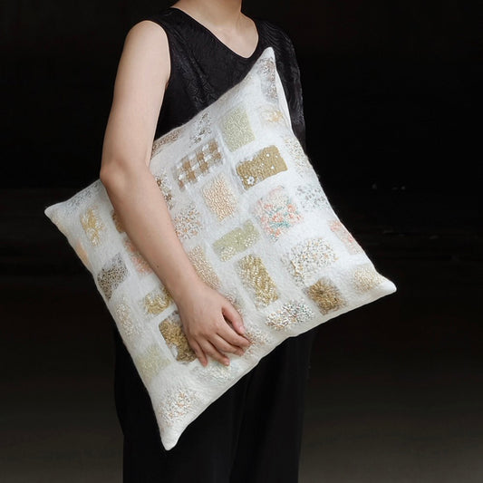 Oreiller en feutre de laine de couleur naturelle